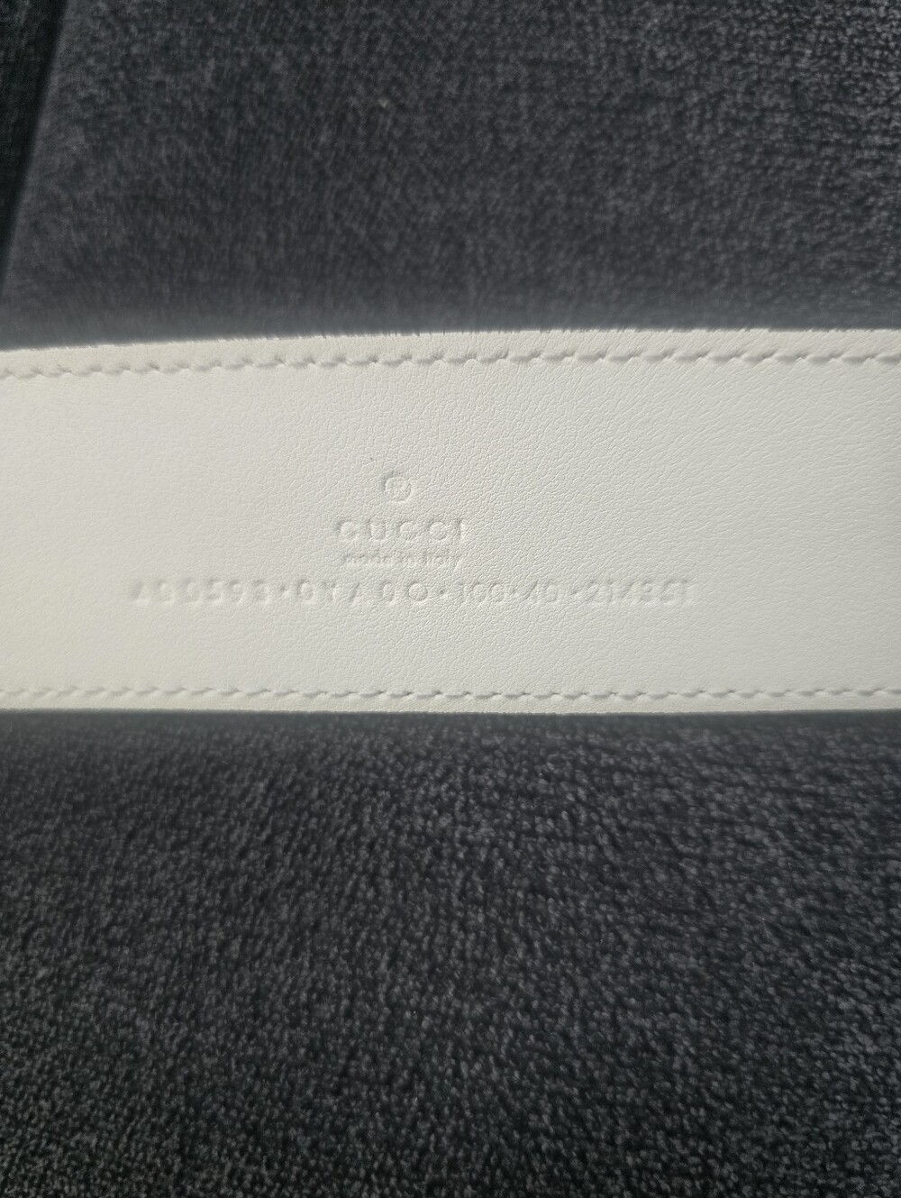 Gucci Women’s White Leather Belt with Gold Double G Buckle - Picture 4 of 9